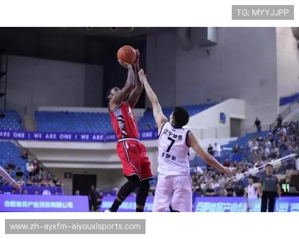 邓蒙目前效力的CBA球队是哪一支？个人表现总结